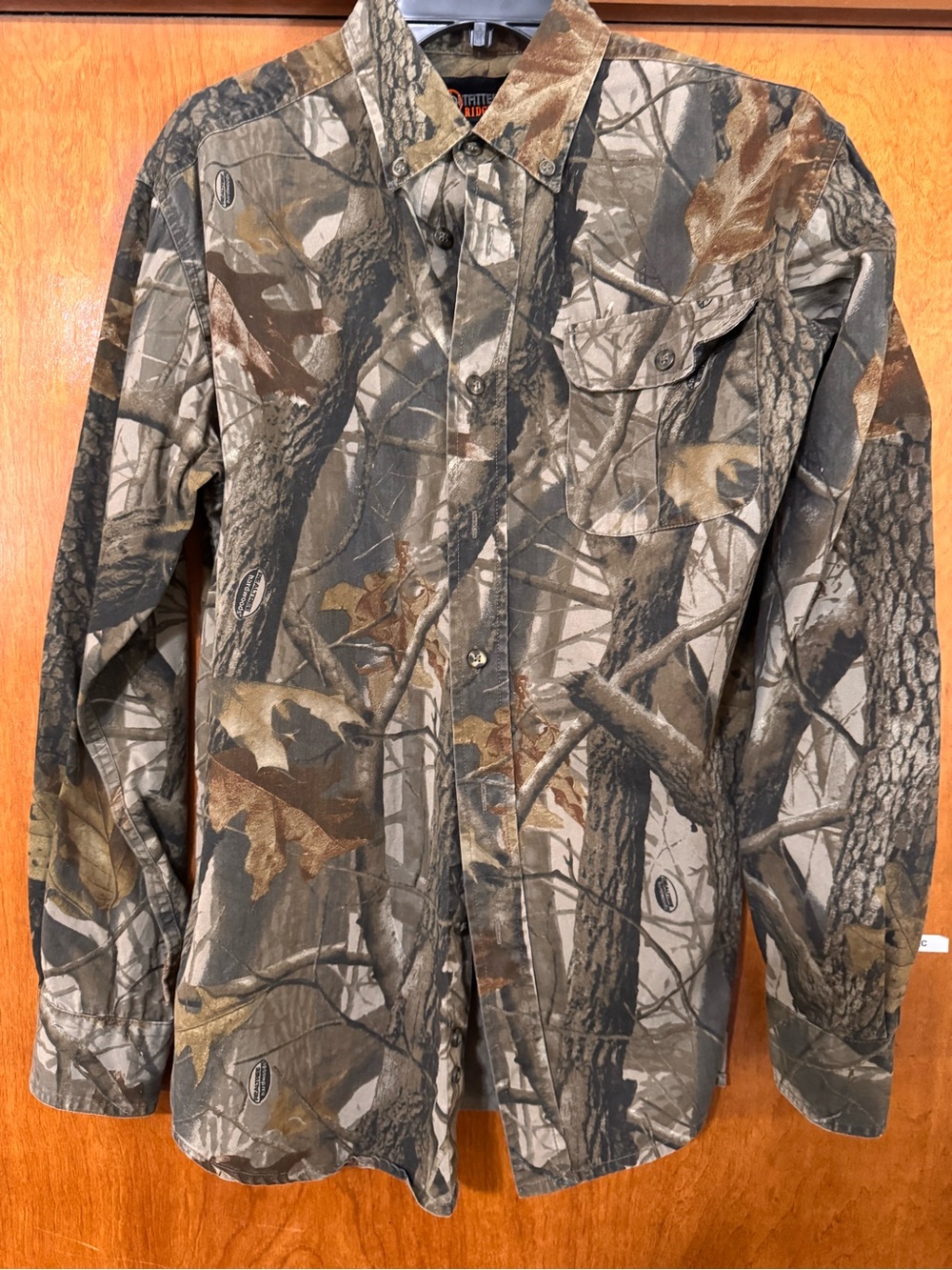 Men's Medium Outfitters Ridge Real Tree Camo Button Down Shirt